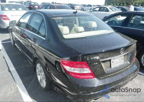 2009 Mercedes-Benz C350 z USA, uszkodzony, nr VIN WDDGF56X39R067981